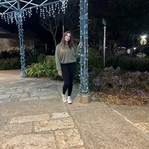 Meet your Posher, Alexandra